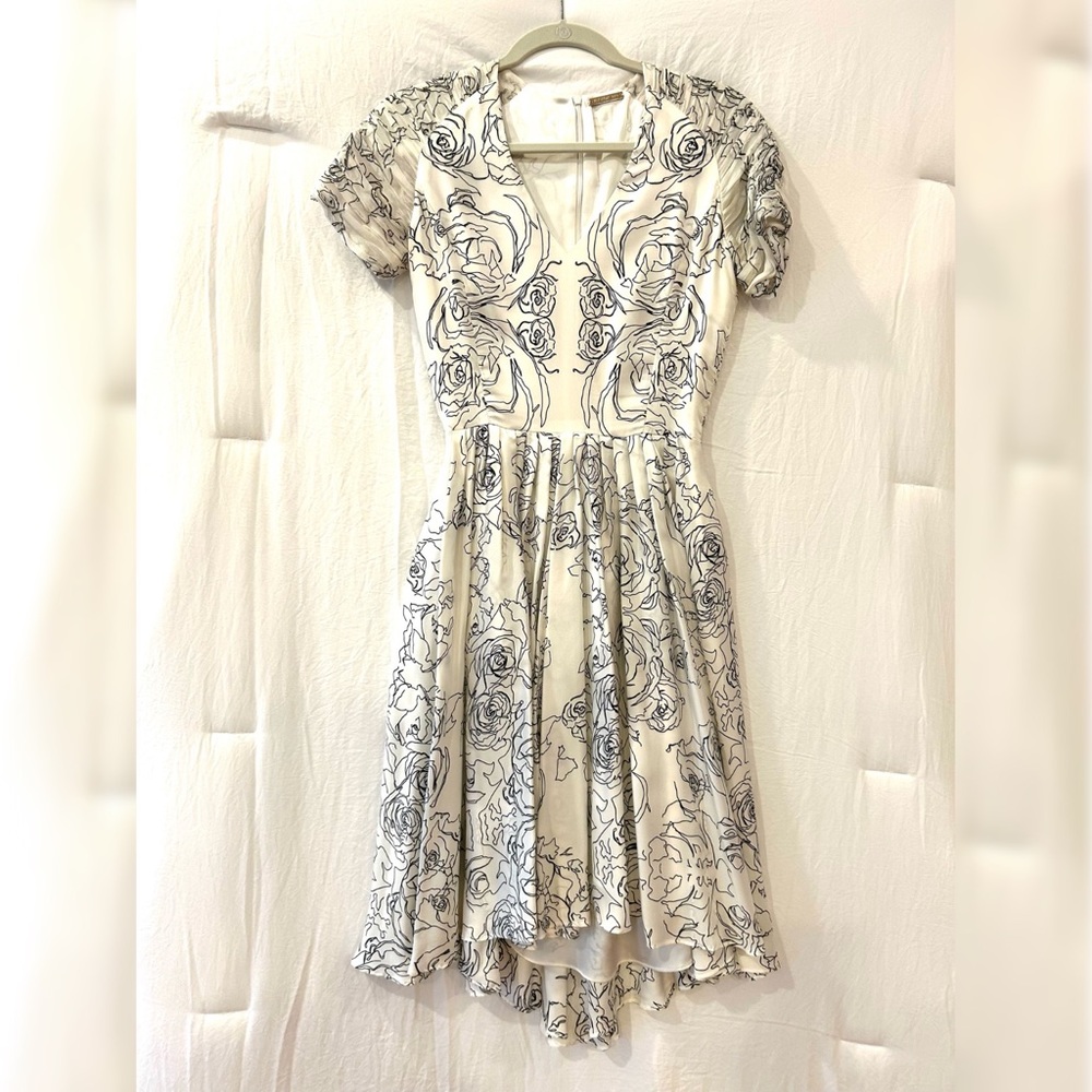 KATHERINE KIDD WHITE AND BLACK FLORAL PRINT DRESS